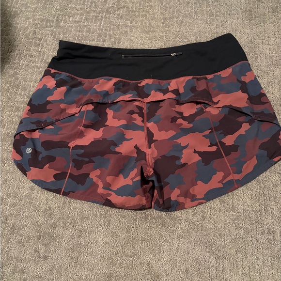 Lululemon Speed shorts Red Camouflage - Picture 2 of 4